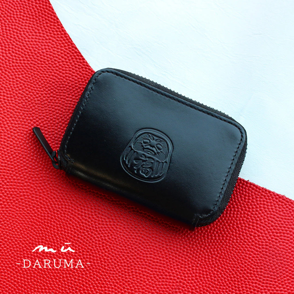 mu 真皮R拉鍊迷你錢包 福氣達摩 黑｜DARUMA